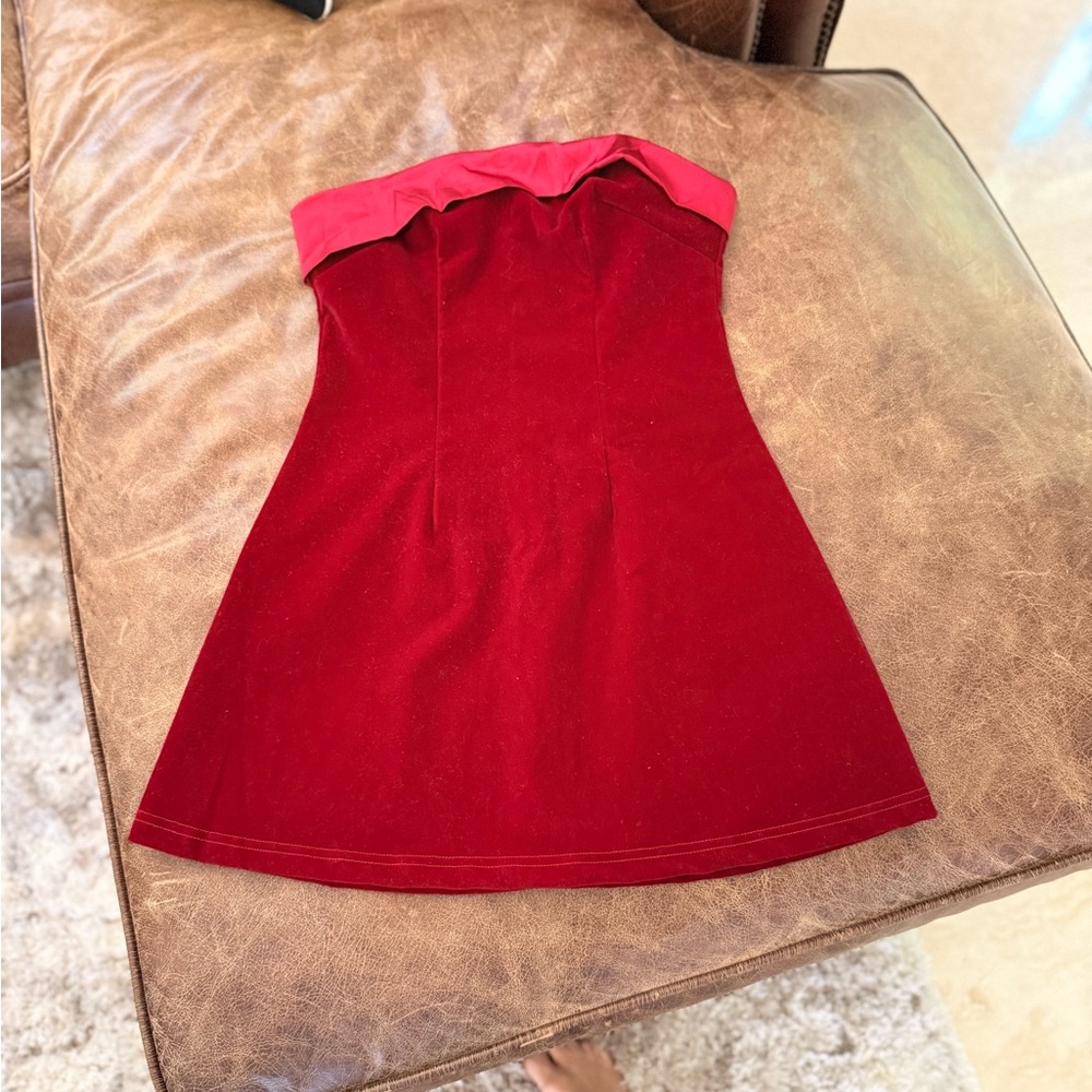 Elegant burgundy velvet Strapless mini dress